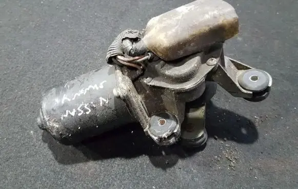 Nissan Sunny Wiper motor