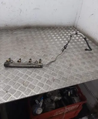 Toyota Auris 150 Fuel distributor NRAKODO