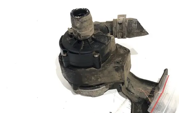 Skoda Octavia Mk4 Oil filter mounting bracket 04L965567B