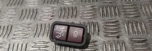 Mercedes-Benz E W212 Tailgate/boot open switch button 2128210551