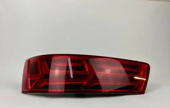 Audi Q7 4M Tailgate rear/tail lights 4M0945093D