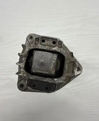BMW 5 F10 F11 Engine mount bracket 6777371 68623513 2096046