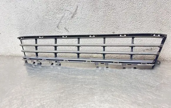 Volvo V70 Front bumper lower grill 31323990