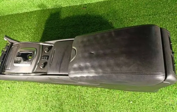 Infiniti G35 Armrest
