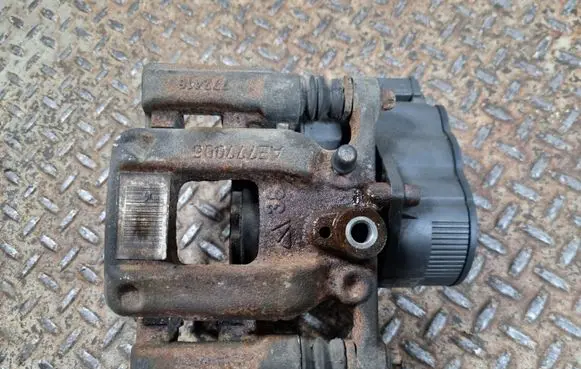 Opel Grandland X Rear brake caliper 9819059380