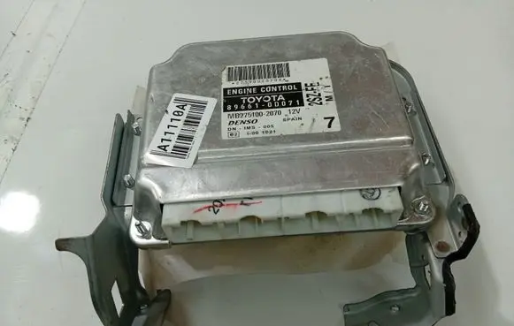 Toyota Yaris Engine control unit/module 896610D071