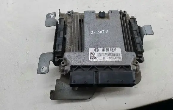 Volkswagen Touran I Engine control unit/module ECU