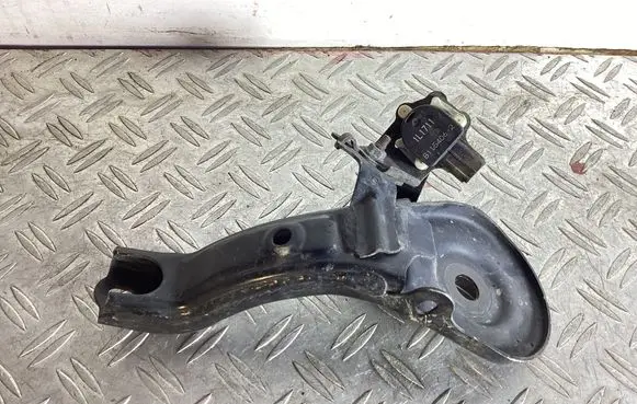 Lexus NX Radiator support slam panel bracket B1154062