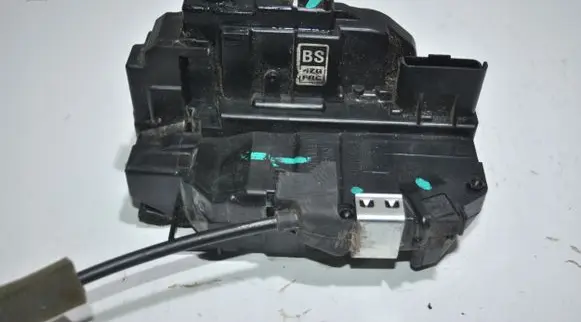 Renault Koleos II Front door lock