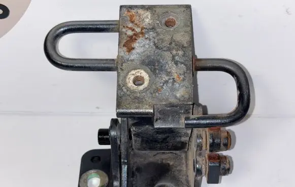 Audi A6 S6 C6 4F Rear door lower hinge 8E0833411