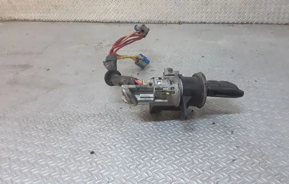 Peugeot 607 Ignition lock 9635262680
