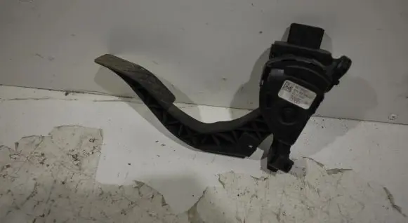 Audi A6 S6 C6 4F Accelerator throttle pedal 8K1723523
