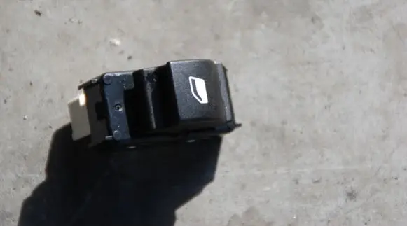 Citroen C3 Tailgate/trunk/boot open switch 