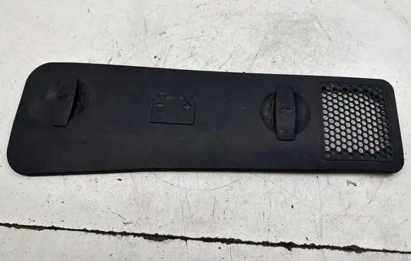 Volkswagen PASSAT B5.5 Battery box tray cover/lid 3B1819422B