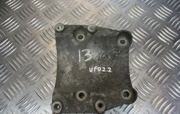 Honda Civic Engine mounting bracket