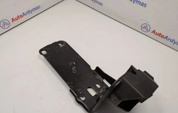 BMW 3 E90 E91 Radiator mount bracket 51647117812