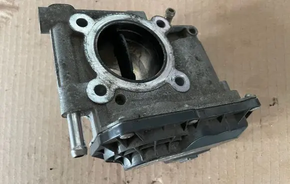 Mazda CX-5 Throttle valve R2AA136B0