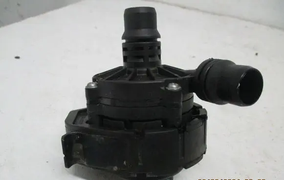 Peugeot Partner III Water pump 9833196380