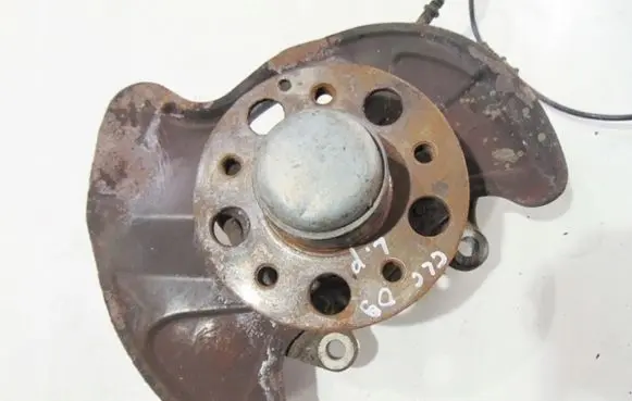 Mercedes-Benz CLC CL203 Front wheel hub spindle knuckle