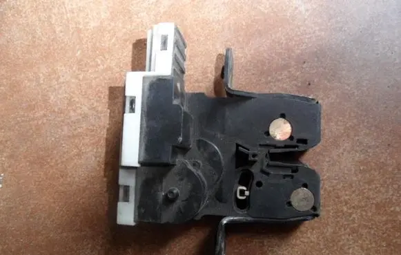 Renault Modus Tailgate/trunk/boot lock/catch/latch