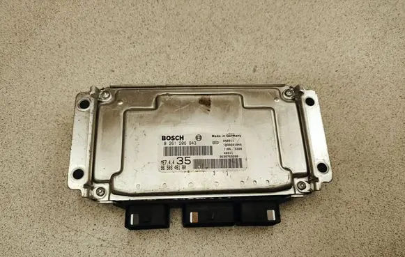 Peugeot 307 Engine control unit/module 0261206943 9638765680 50346180