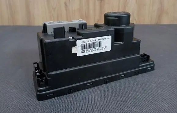 Mercedes-Benz SLK R170 Central locking vacuum pump 1708000848 A1708000848