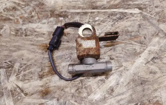 Mercedes-Benz S W220 Turbo solenoid valve A2208300584