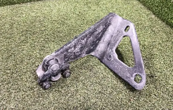 Renault Trafic III (X82) Sliding door lower roller guide/hinge 745978999R 93451800
