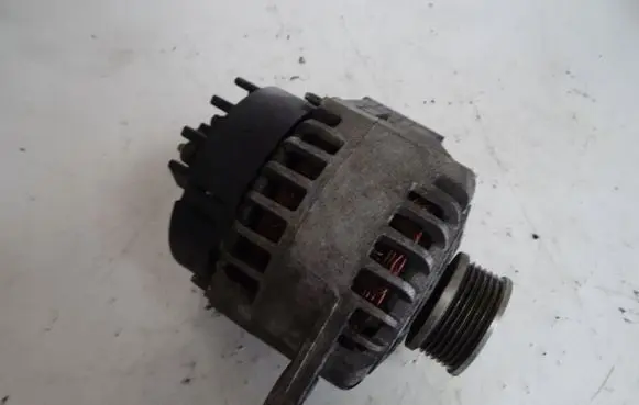 Opel Zafira B Generator/alternator 93169257