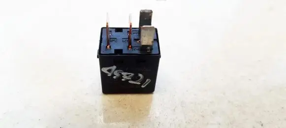 Mitsubishi Space Star Other relay MB953382