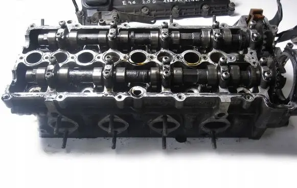 BMW 3 E46 Engine head 22466019