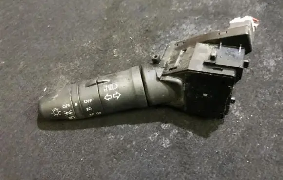 Nissan Primera Indicator stalk 25540av600