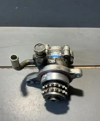 Nissan X-Trail T30 Power steering pump 42061289 8H80
