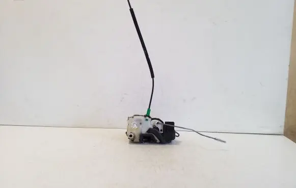 Opel Ampera Rear door lock 13579554