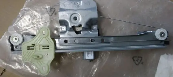 Renault Clio IV Rear door window regulator motor 827010501R