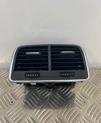 Rear air vent grill