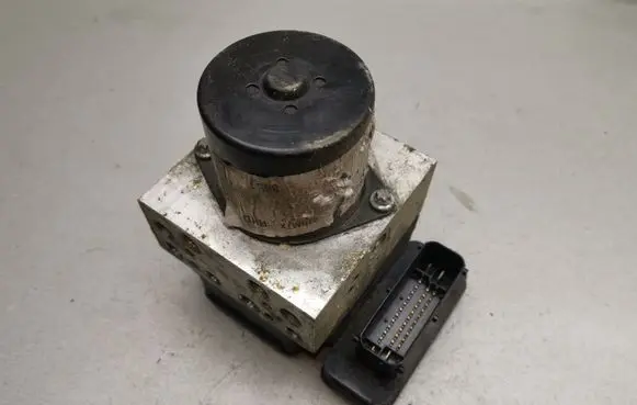 Opel Insignia A ABS Pump 13328651