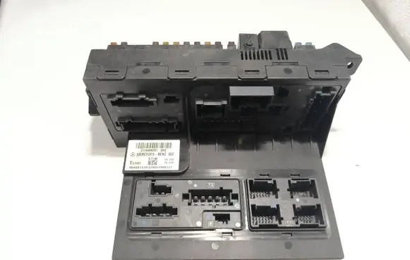 Mercedes-Benz E W211 Fuse module 2115456201