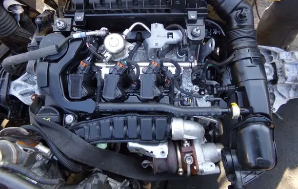 Peugeot 208 II Engine HNE