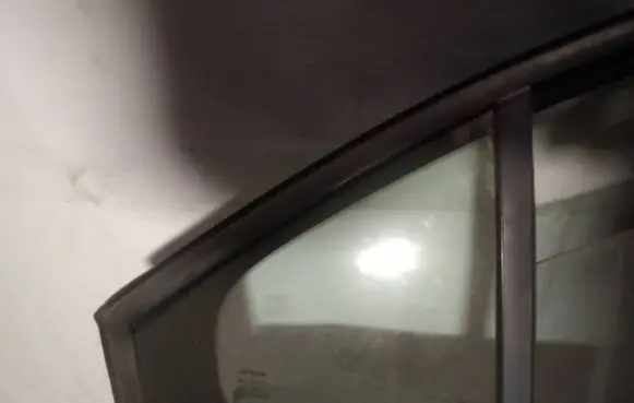 Nissan Primera Rear vent window glass AS2