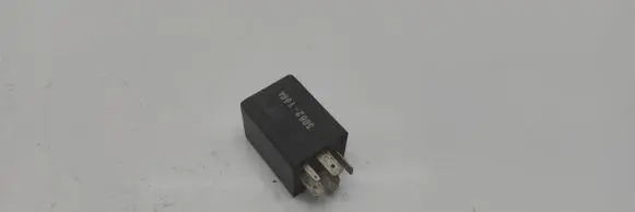 Volkswagen PASSAT B4 Window wiper relay 321955531A