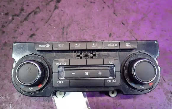 Skoda Octavia Mk2 (1Z) Climate control unit 