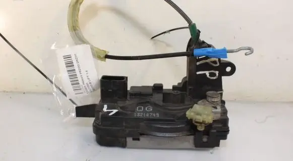 Opel Zafira B Front door lock