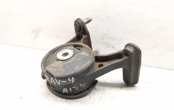 Toyota RAV 4 (XA30) Engine mount bracket
