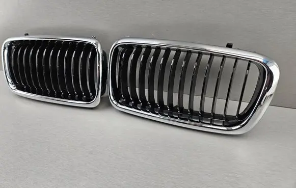 BMW 7 E38 Front bumper upper radiator grill 8231594 51138231594 8231593