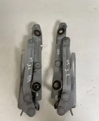 Mazda 3 I Tailgate/trunk/boot hinge