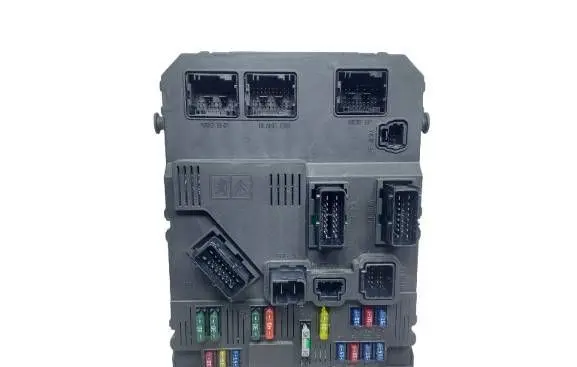 Peugeot 206 Fuse module 9649627880KASACJA 9649627880