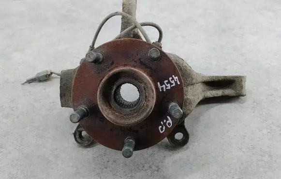 Nissan Qashqai+2 Front wheel hub spindle knuckle 40014JD040