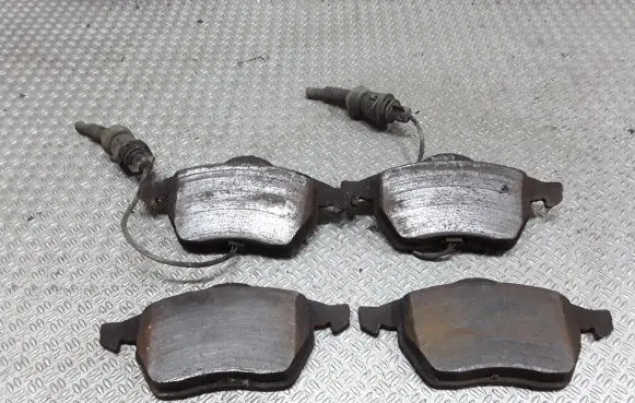 Audi A6 S6 C4 4A Brake pads (front) 