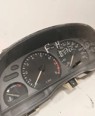 Ford Mondeo MK I Speedometer (instrument cluster) 93BB10C956CA